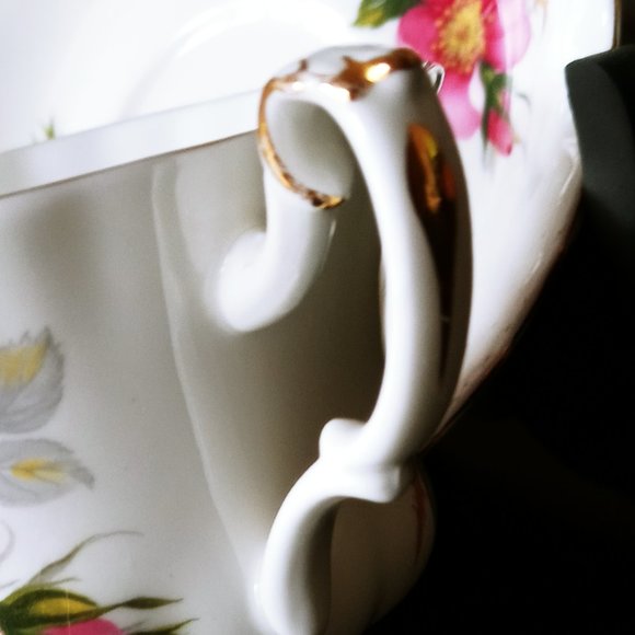 Royal Albert Bone China England Footed Tea Cup & Saucer Prairie Rose - Picture 4 of 10